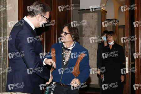 Präsident Aleksandar Vučić empfängt Johnny Depp in Belgrad