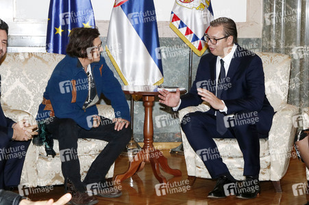 Präsident Aleksandar Vučić empfängt Johnny Depp in Belgrad