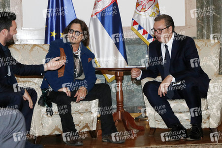 Präsident Aleksandar Vučić empfängt Johnny Depp in Belgrad