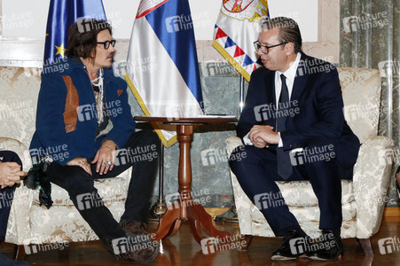 Präsident Aleksandar Vučić empfängt Johnny Depp in Belgrad
