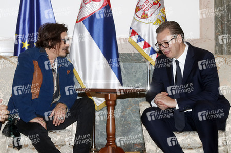 Präsident Aleksandar Vučić empfängt Johnny Depp in Belgrad