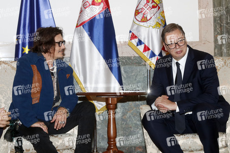 Präsident Aleksandar Vučić empfängt Johnny Depp in Belgrad