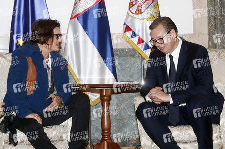 Präsident Aleksandar Vučić empfängt Johnny Depp in Belgrad