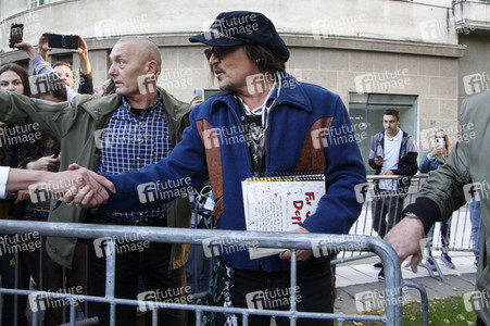 Präsident Aleksandar Vučić empfängt Johnny Depp in Belgrad