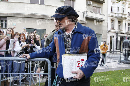 Präsident Aleksandar Vučić empfängt Johnny Depp in Belgrad