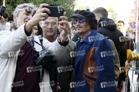 Präsident Aleksandar Vučić empfängt Johnny Depp in Belgrad