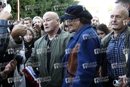 Präsident Aleksandar Vučić empfängt Johnny Depp in Belgrad