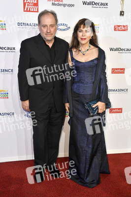 Goldene Bild der Frau 2021 in Hamburg