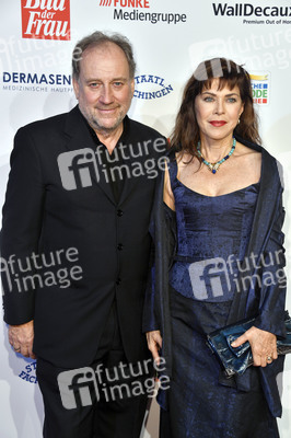 Goldene Bild der Frau 2021 in Hamburg