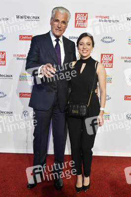 Goldene Bild der Frau 2021 in Hamburg