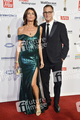 Goldene Bild der Frau 2021 in Hamburg