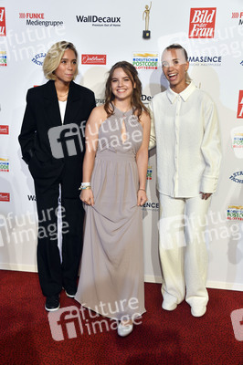 Goldene Bild der Frau 2021 in Hamburg