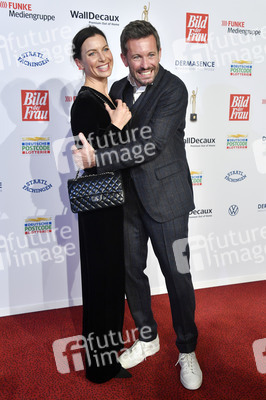 Goldene Bild der Frau 2021 in Hamburg