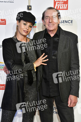 Goldene Bild der Frau 2021 in Hamburg