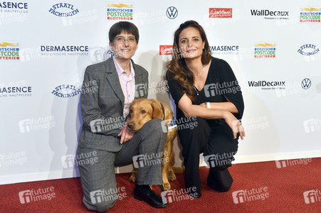 Goldene Bild der Frau 2021 in Hamburg