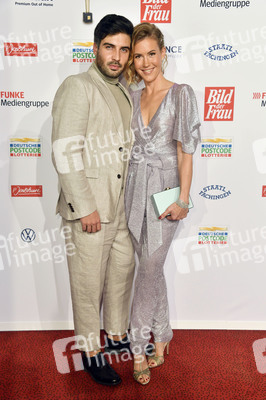 Goldene Bild der Frau 2021 in Hamburg