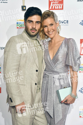 Goldene Bild der Frau 2021 in Hamburg