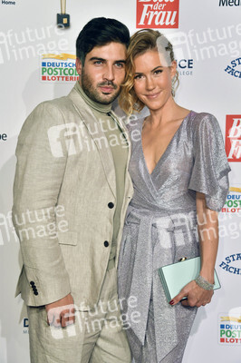 Goldene Bild der Frau 2021 in Hamburg