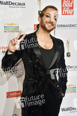 Goldene Bild der Frau 2021 in Hamburg