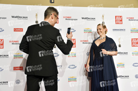 Goldene Bild der Frau 2021 in Hamburg