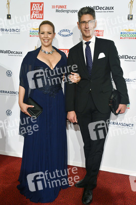 Goldene Bild der Frau 2021 in Hamburg