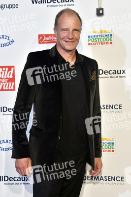 Goldene Bild der Frau 2021 in Hamburg