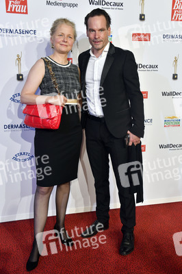 Goldene Bild der Frau 2021 in Hamburg