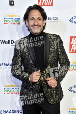 Goldene Bild der Frau 2021 in Hamburg