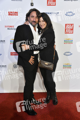 Goldene Bild der Frau 2021 in Hamburg