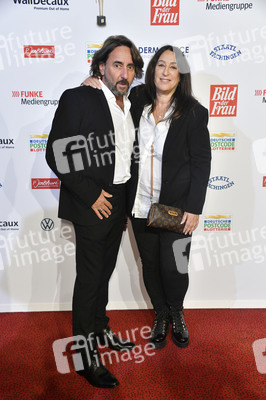 Goldene Bild der Frau 2021 in Hamburg