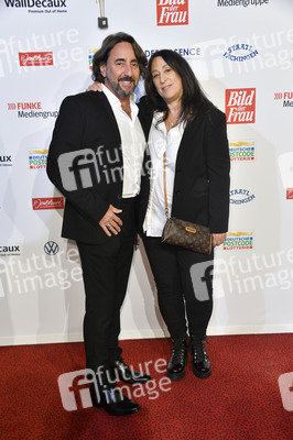 Goldene Bild der Frau 2021 in Hamburg