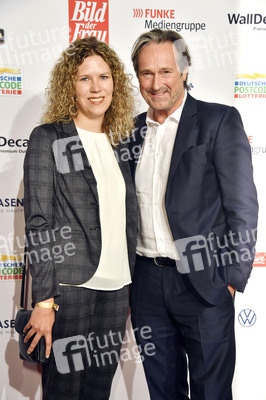 Goldene Bild der Frau 2021 in Hamburg