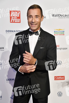 Goldene Bild der Frau 2021 in Hamburg