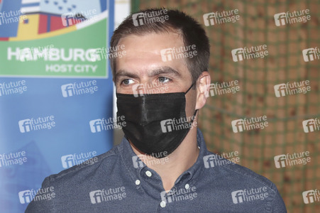Philipp Lahm und Celia Sasic besuchen Eliteschule des Fußballs in Hamburg