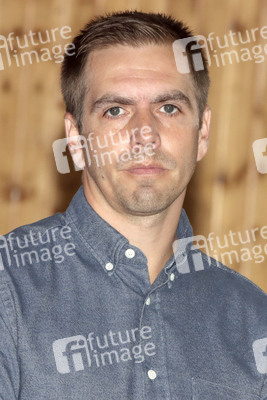 Philipp Lahm und Celia Sasic besuchen Eliteschule des Fußballs in Hamburg