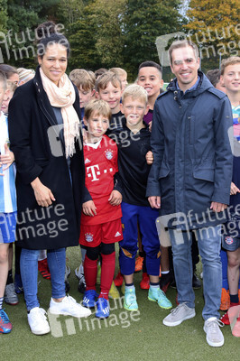 Philipp Lahm und Celia Sasic besuchen Eliteschule des Fußballs in Hamburg