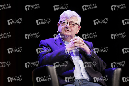 Joschka Fischer auf der lit.Cologne Sonderedition in Köln