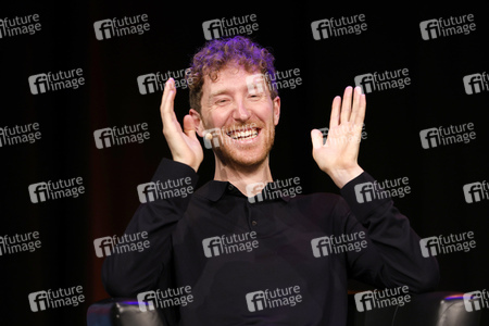 Mai Thi Nguyen-Kim und Louis Klamroth auf der lit.Cologne Sonderedition in Köln