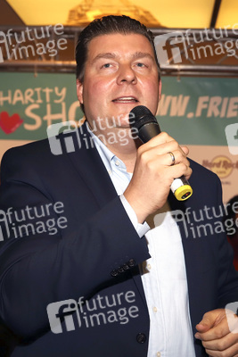 Eröffnung Friends Cup Charity Shop in Hamburg