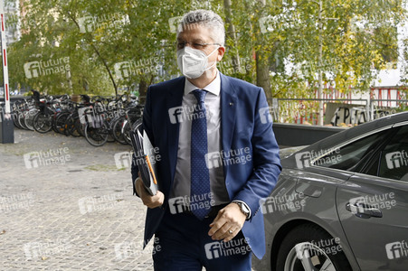 Pressekonferenz zu Auffrischimpfungen gegen Corona in Berlin