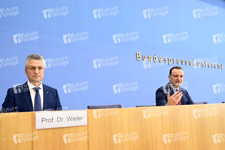 Pressekonferenz zu Auffrischimpfungen gegen Corona in Berlin