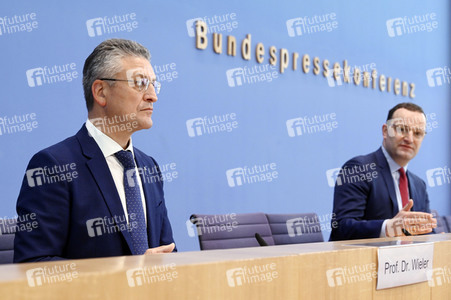 Pressekonferenz zu Auffrischimpfungen gegen Corona in Berlin