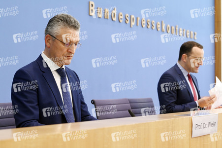 Pressekonferenz zu Auffrischimpfungen gegen Corona in Berlin