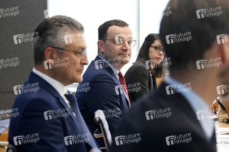 Pressekonferenz zu Auffrischimpfungen gegen Corona in Berlin