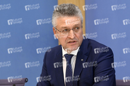 Pressekonferenz zu Auffrischimpfungen gegen Corona in Berlin
