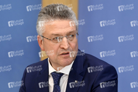 Pressekonferenz zu Auffrischimpfungen gegen Corona in Berlin