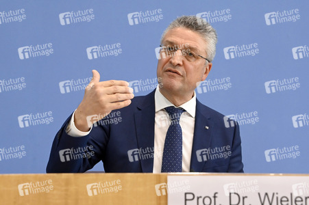 Pressekonferenz zu Auffrischimpfungen gegen Corona in Berlin