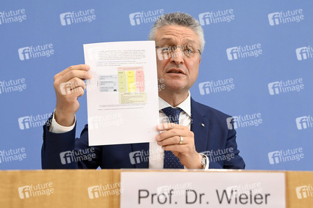 Pressekonferenz zu Auffrischimpfungen gegen Corona in Berlin