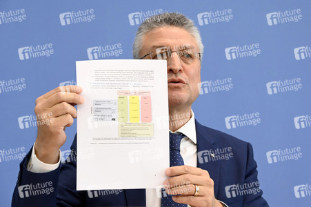 Pressekonferenz zu Auffrischimpfungen gegen Corona in Berlin