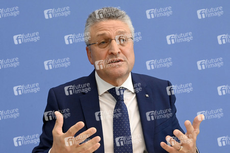 Pressekonferenz zu Auffrischimpfungen gegen Corona in Berlin